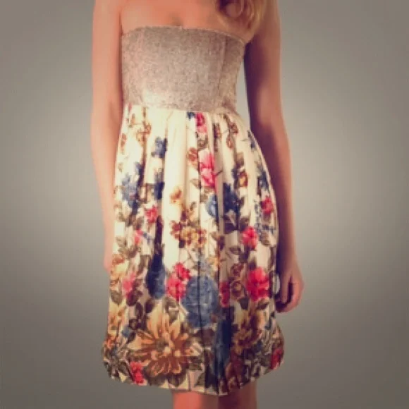 Alice & Olivia Floral Tea Length Dress - Picture 1 of 4